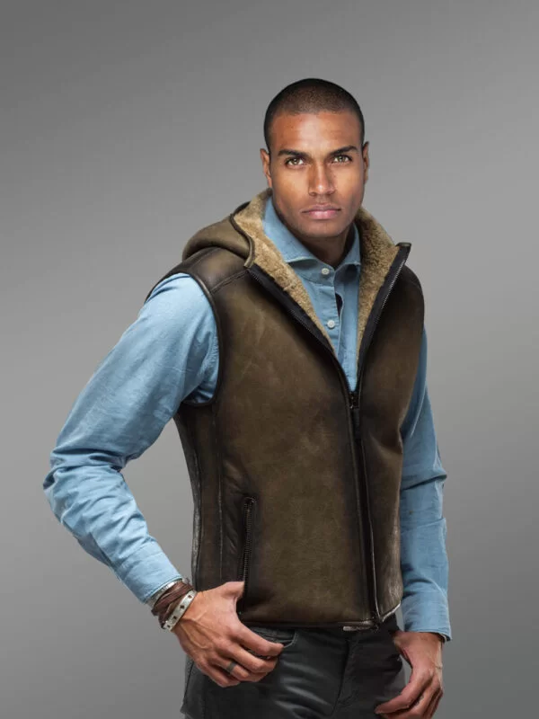 Men’s Short and Vintage Feel Double Face Shearling Winter Vest - Image 4