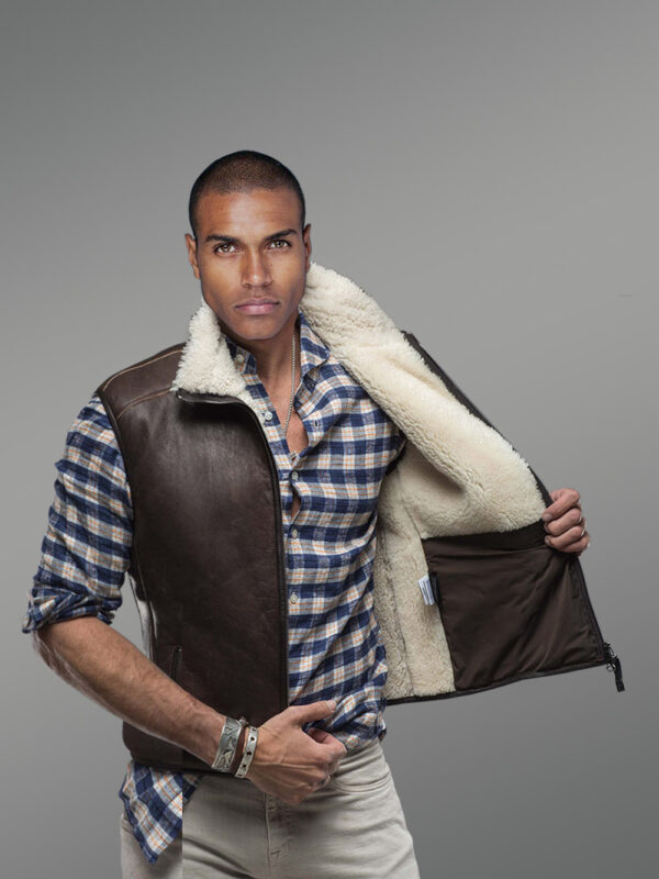 Men’s Super Warm Stylish And Solid Double Face Shearling Vest in Brown - Image 2