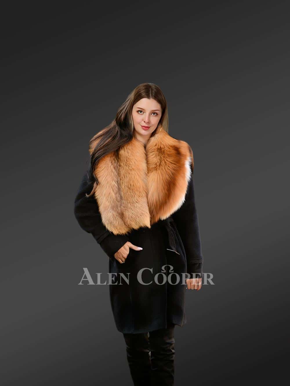 Woolen Long Coat with Fur Accentuation – Classy Charm with Pleasant Warmth - Image 3