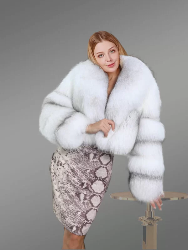 Real Fox Fur Crop Coat with Broad Collar and Long Sleeves for Women