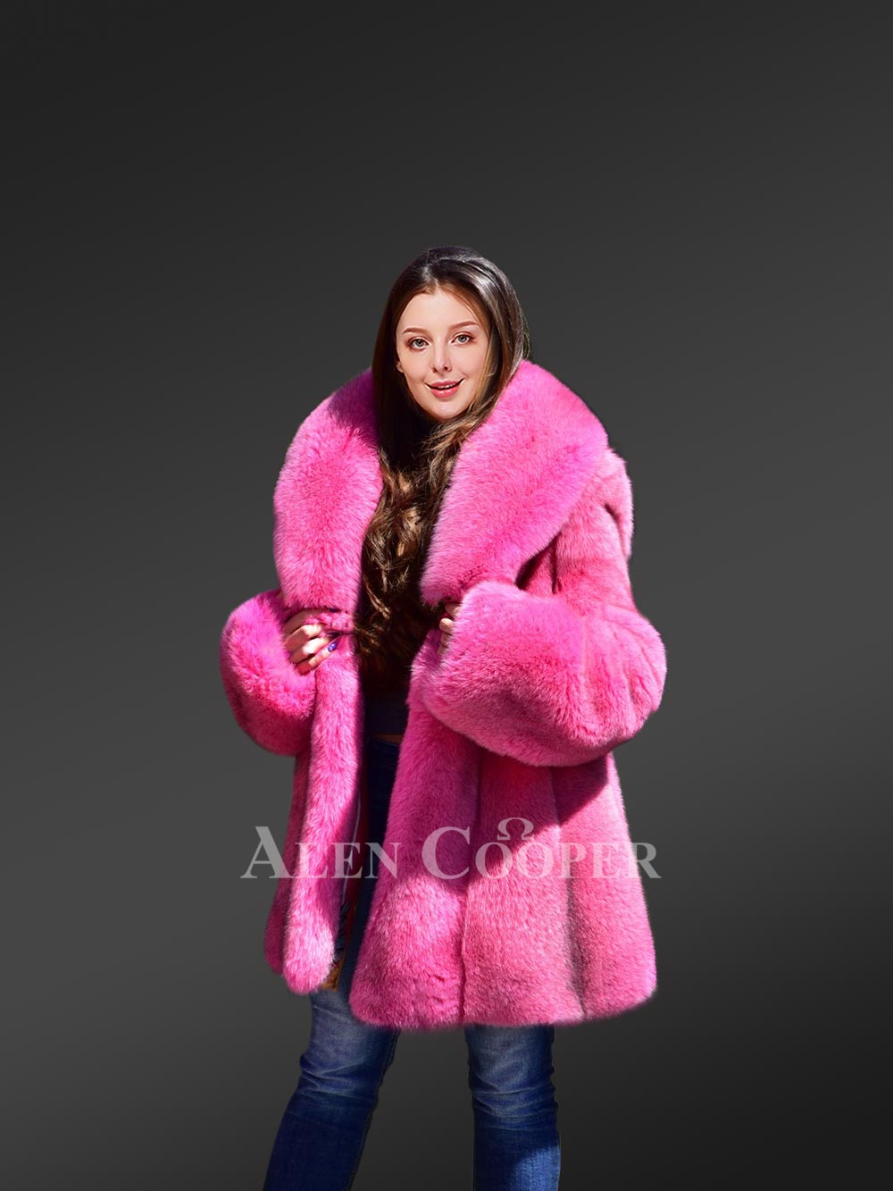 Long coat in fox fur for an enigmatic Look - Image 4