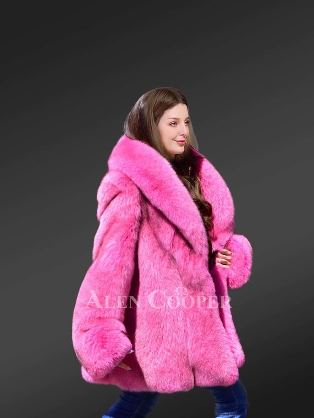 Long coat in fox fur for an enigmatic Look - Image 2