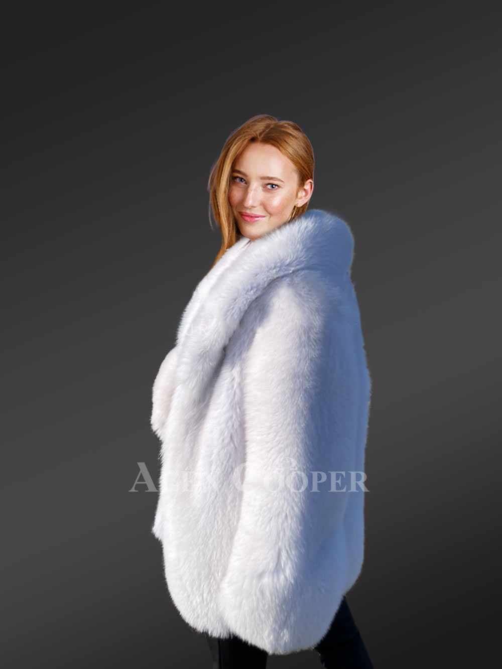 Coat for Womens in Fox Fur for an Elegant Look - Image 6