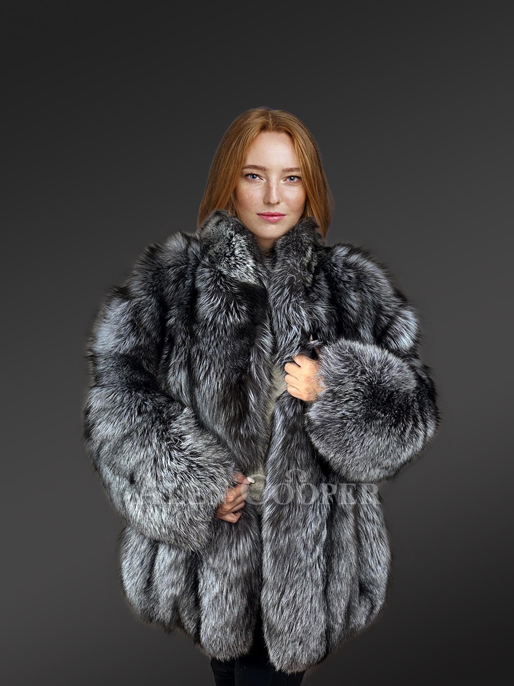 Mid Length Fox Fur Stroller – Stylizing Transcendent Comfort for Women - Image 4